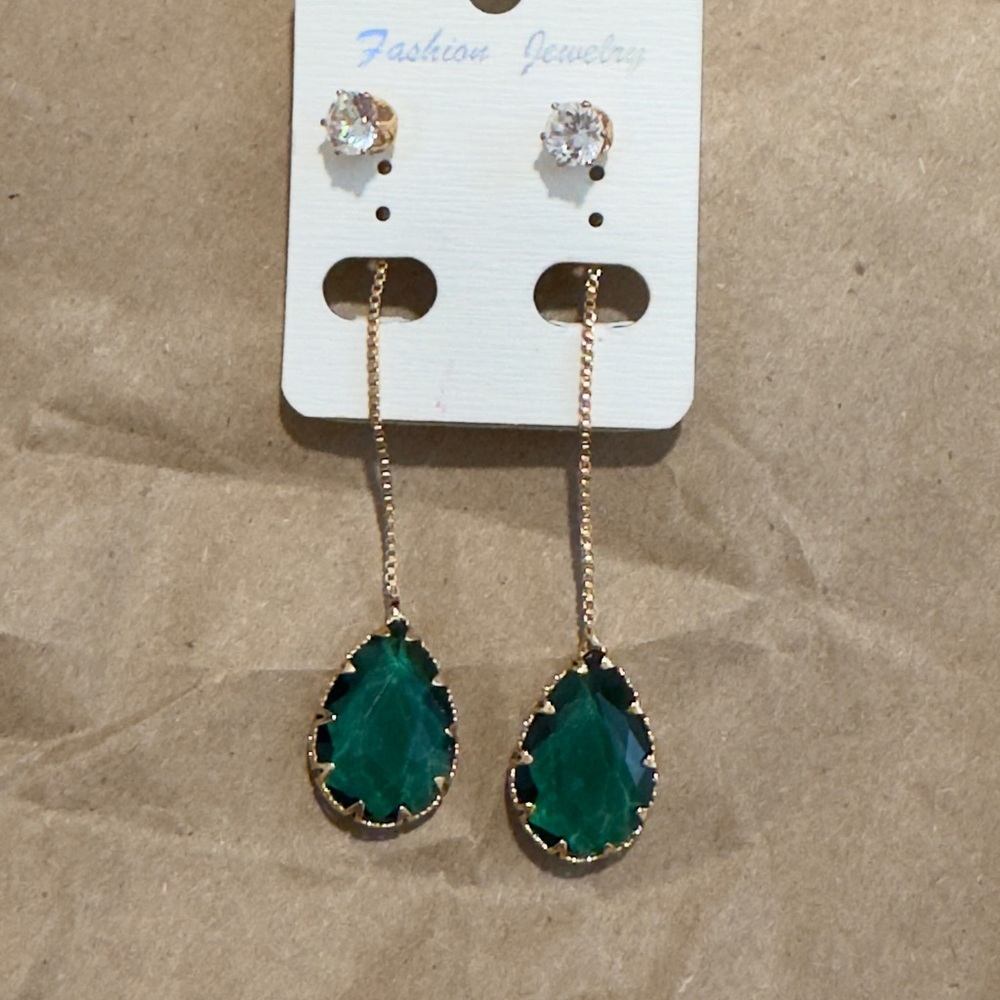 Elegant Teardrop Earrings in Gold and Green